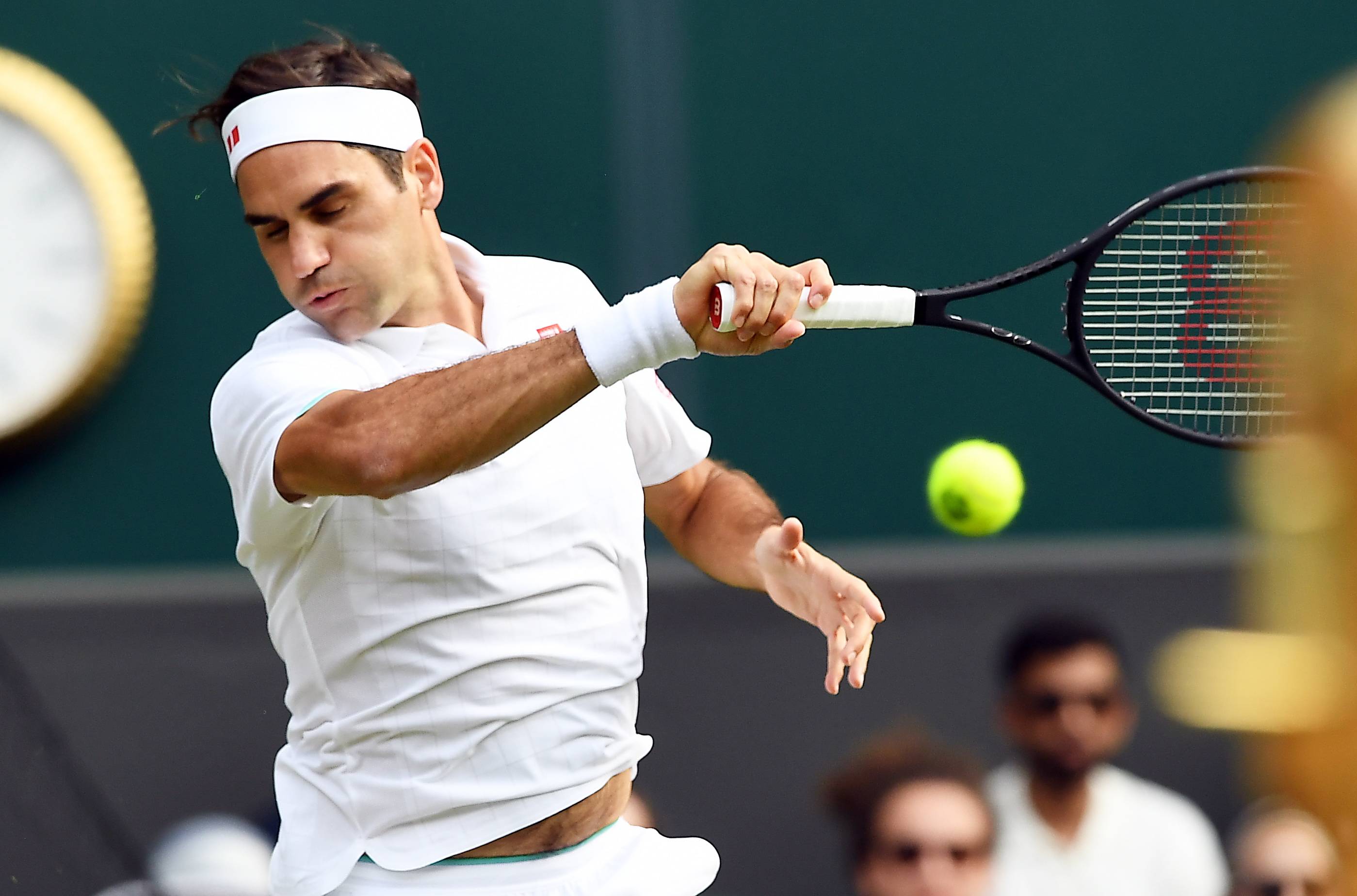 费德勒在法国队比赛中重要助攻，领先优势明显引发热议！