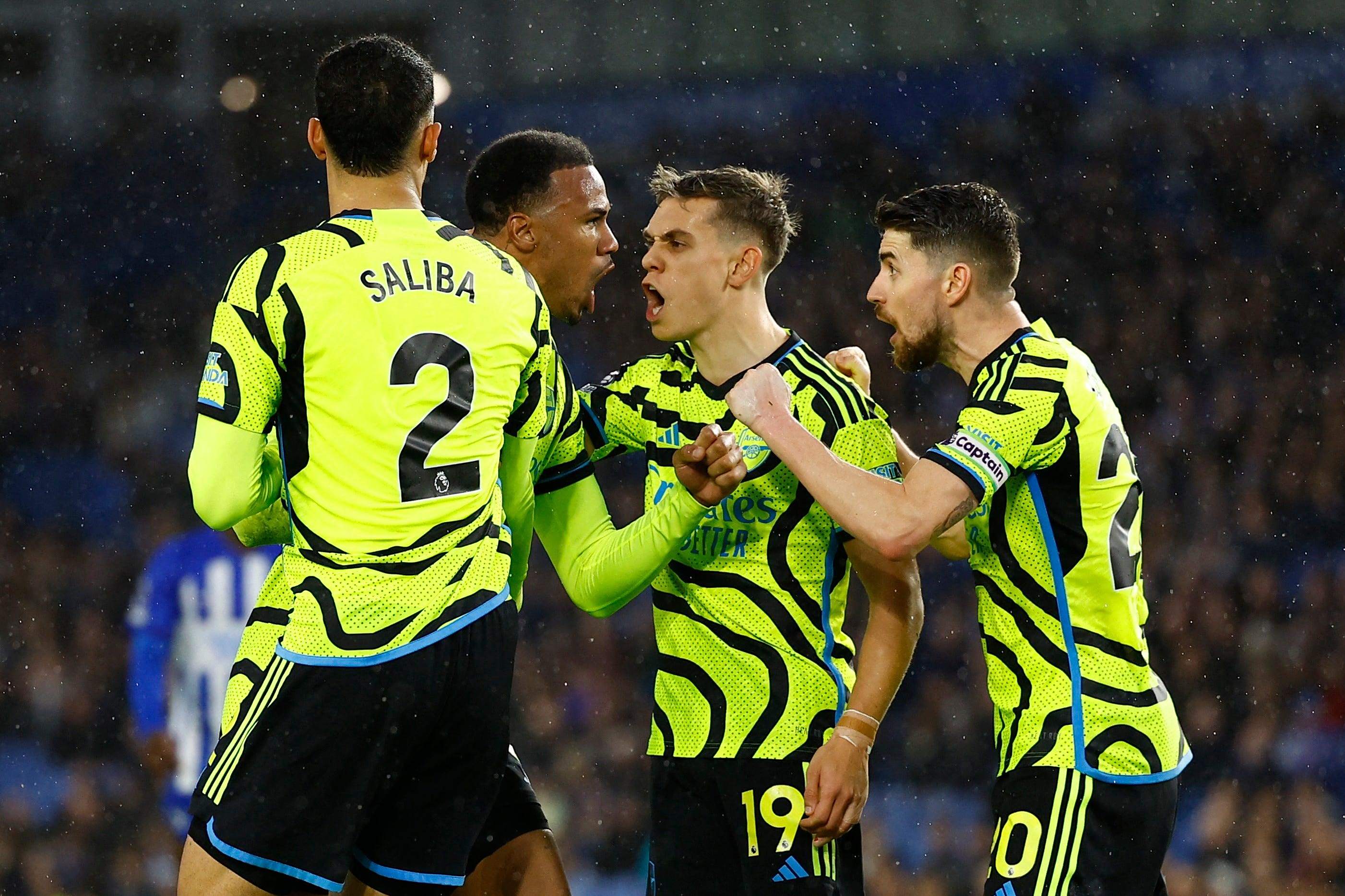 Scout迎来七赛季出色发挥，独行侠观众热烈欢呼！