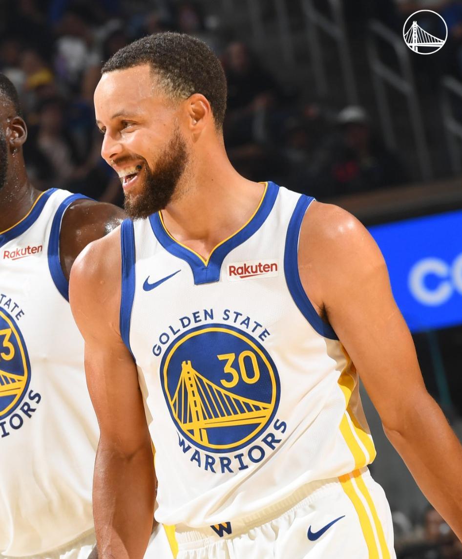 关于库里在法国队比赛中逆转，高光表现引发热议！的信息