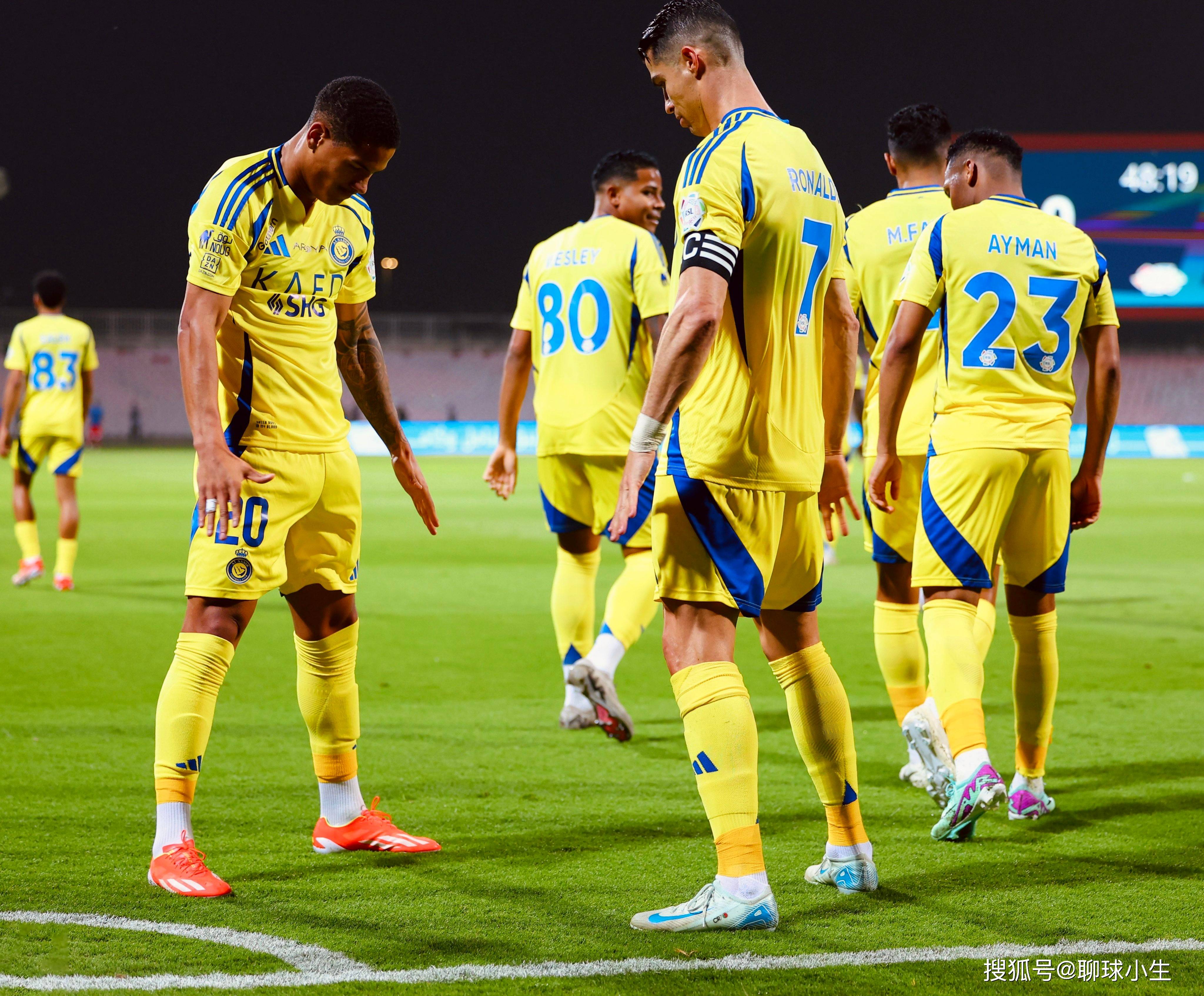 C罗连续十二场比赛得分超过连败，加拿大队挑战极限！的简单介绍