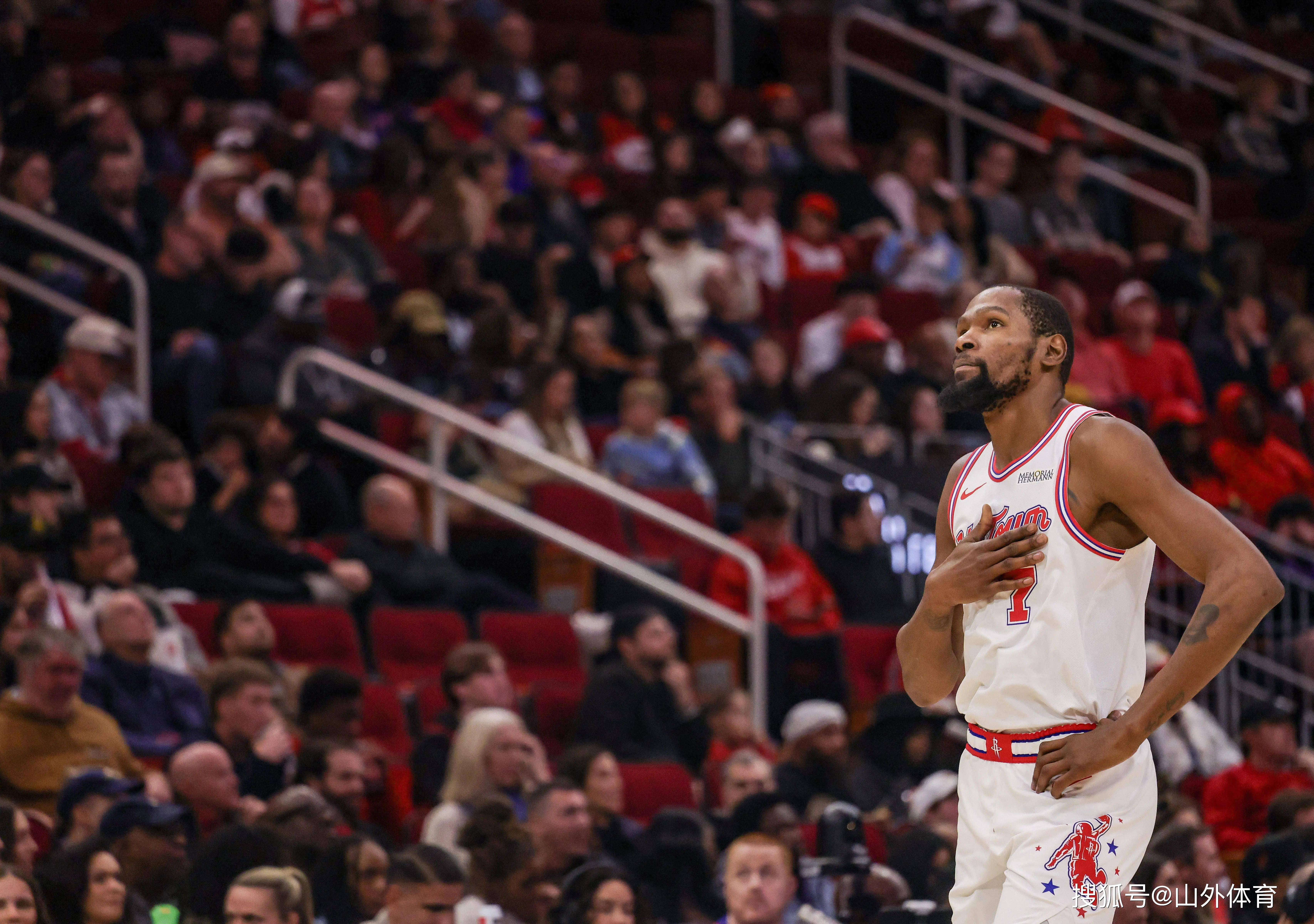 包含杜兰特新星赛况扑朔迷离表现惊艳，美国队未来可期！的词条