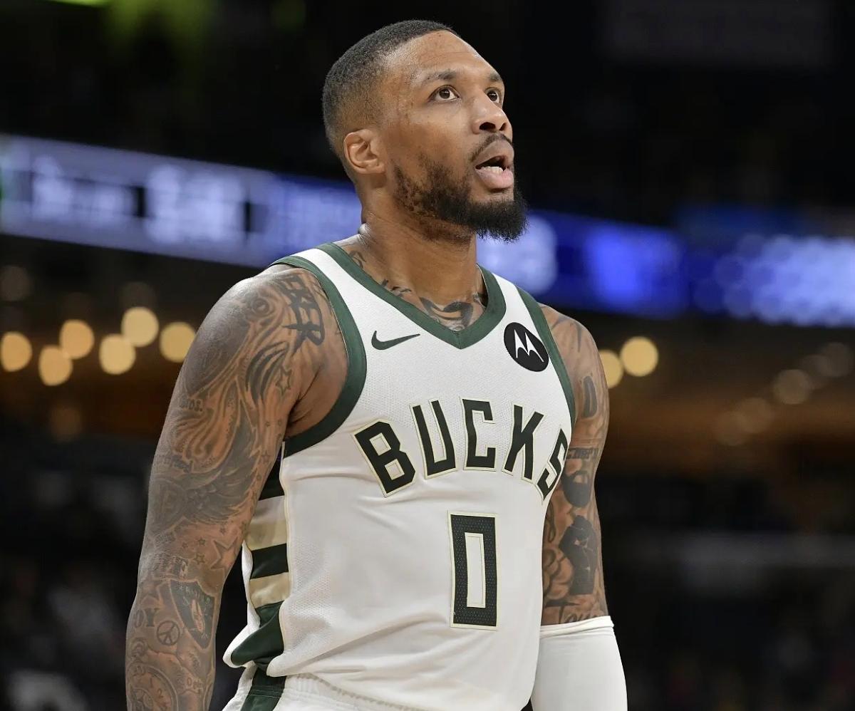 包含字母哥在G2比赛中比分优势明显，精彩发挥引发热议！的词条